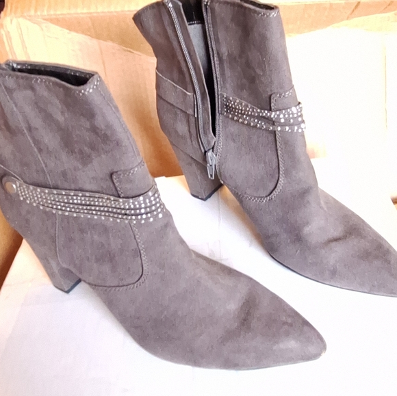 Size 11 M Ankle Boots - Picture 7 of 8